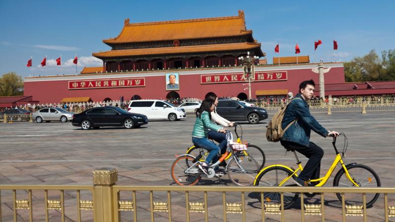 Pekingben sajnálatos esemény történt, amikor egy férfi több iskolás gyermeket gázolt el.