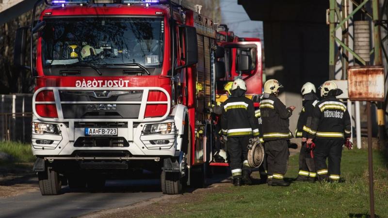 Hatalmas erőkkel érkeztek a tűzoltók egy hajdúszoboszlói ingatlanhoz. Fedezd fel velünk, mi állt a sürgős beavatkozás hátterében!