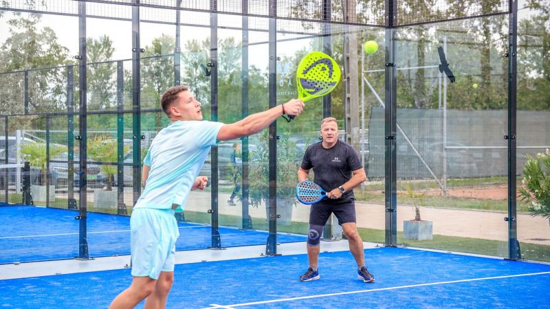 A környező településekről is sok lelkes játékos érkezett a szekszárdi sportág első, nagy népszerűségnek örvendő tornájára, amelyet izgalmas mérkőzések és színes élmények kísértek. (Képgaléria is elérhető.)
