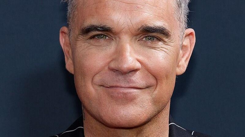 Robbie Williams őszintén megosztotta, hogy Tourette-szindrómával küzd, és a színpadon gyakran hatalmába keríti a pánikérzés.