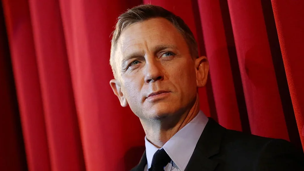 Hoppá! Úgy tűnik, Daniel Craig is beszáll a buliba, és Batman mellett a DC szuperhősök csapatát erősíti!