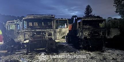 Az éjszakai baranyai tűz következtében három jármű vált hamuvá.