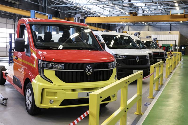 A Renault innovatív megközelítése új járművek fejlesztésében a jövő mobilitásának kulcsfontosságú eleme. A vállalat folyamatosan keres új technológiákat és fenntartható megoldásokat, hogy javítsa a vezetési élményt és csökkentse a környezeti hatásokat. A 