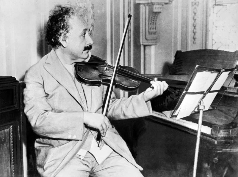 Einstein hegedűje egy brit aukción különleges rekordáron talált új gazdára.