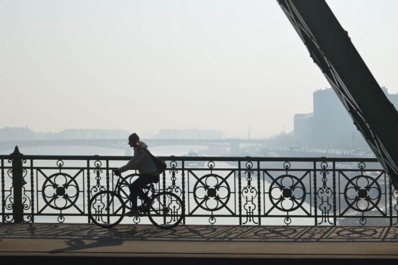 Itt az ideje, hogy a napokig elhúzódó szürkeség ködébe burkolózzunk.