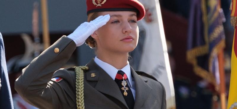 A spanyol hercegnő repülésszimulációs képzésen és katonai vezetésen vesz részt – de vajon hova jártak a többi európai trónörökös? Milyen különleges intézményekben készülnek fel a jövőbeli uralkodásra, és milyen tudományágakat sajátítanak el a különböző or