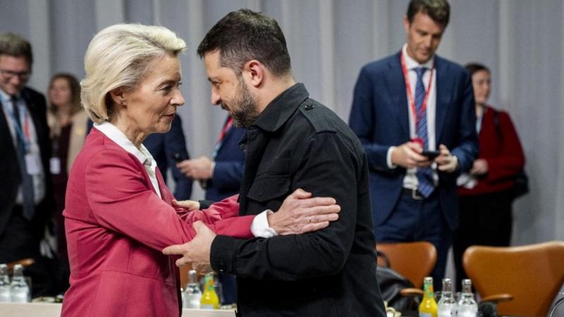 Aranyozott vécék és dollárhalmok: botrány a Zelenszkij körüli elit világában